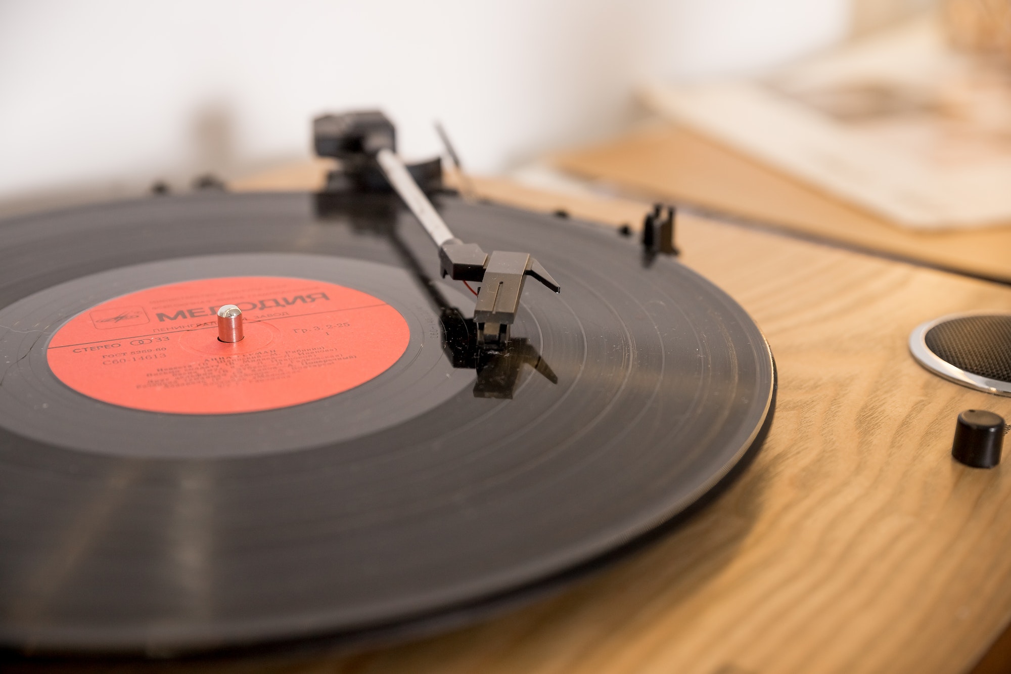 Le Vinyle Revient en Force : Le Charme du Rétro dans l’Ère Numérique