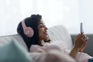 Social networks, audio app, listen favorite music and tech at home